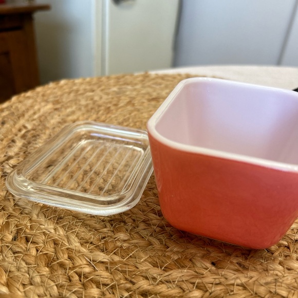 PYREX #501 Flamingo Pink Refrigerator dish with lid - Picture 2 of 16